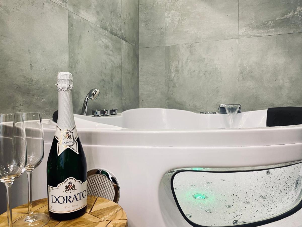 Apartment Premium Jacuzzi For Couples, Old Town Cracovia Exterior foto